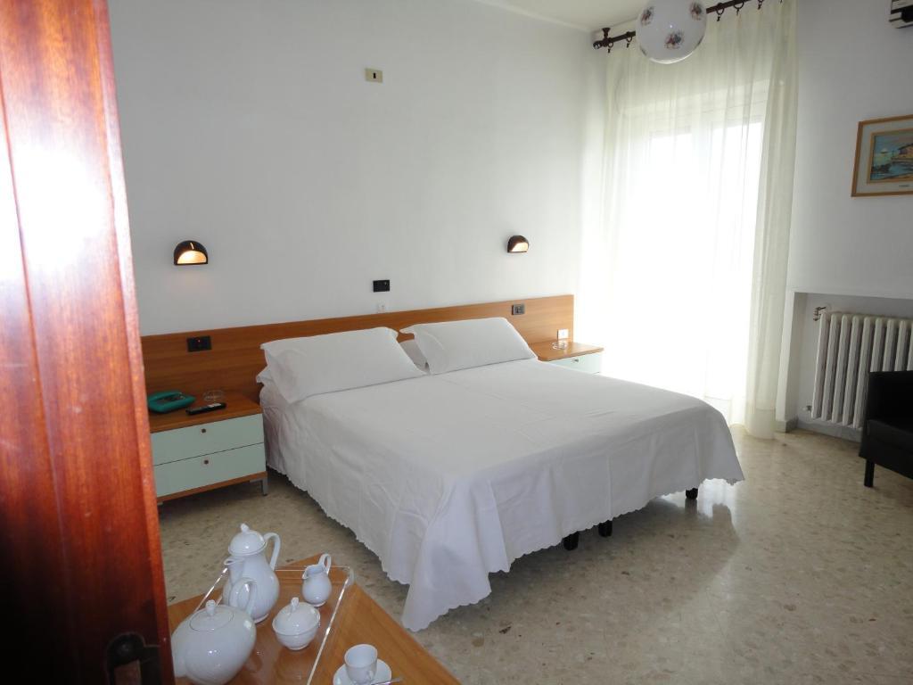 Hotel Riviera Бари Номер фото