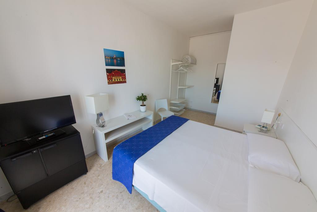Hotel Riviera Бари Экстерьер фото