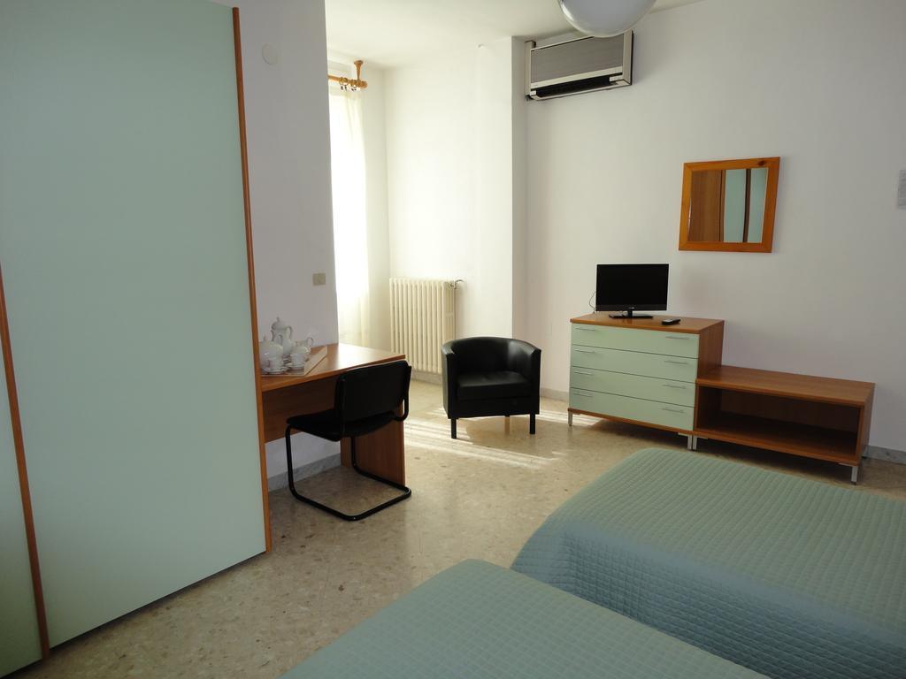 Hotel Riviera Бари Экстерьер фото