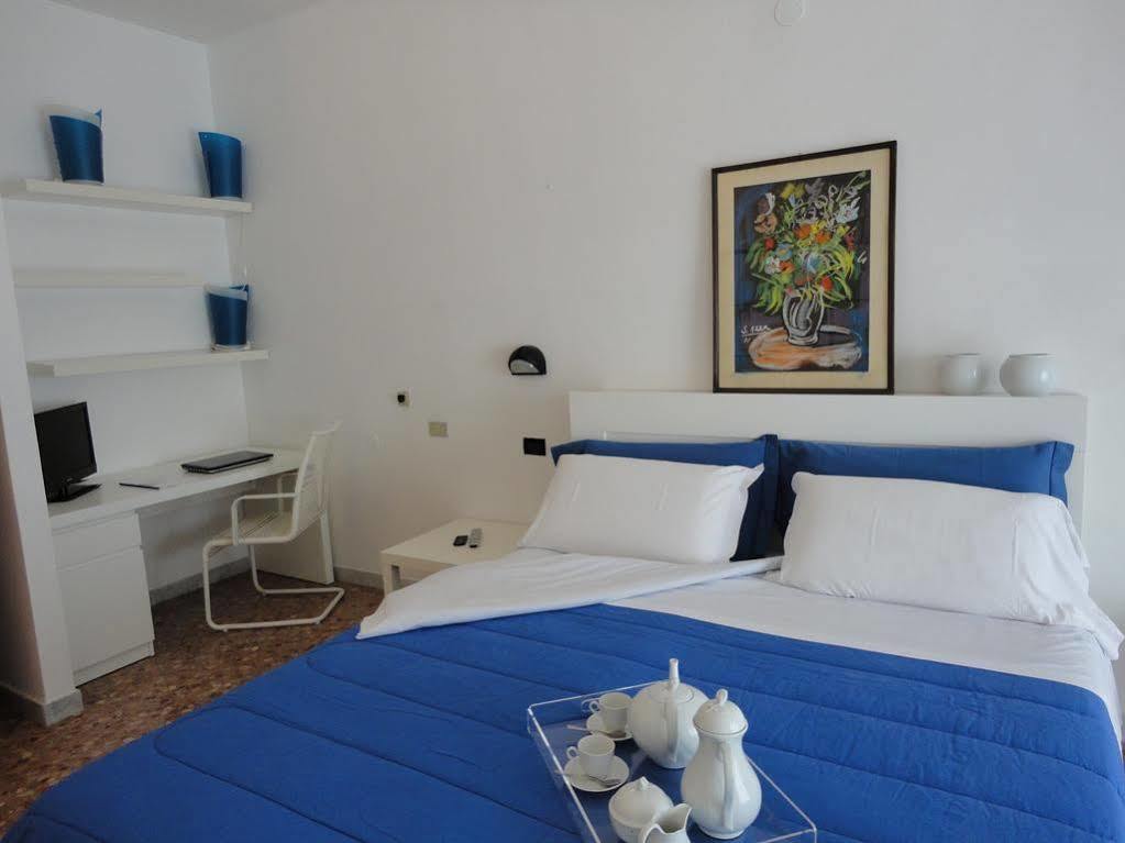 Hotel Riviera Бари Экстерьер фото